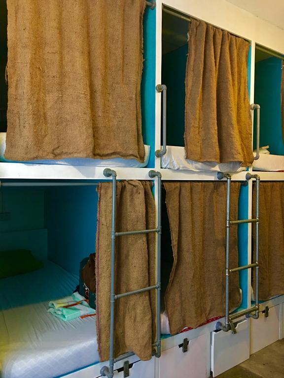Moon Fools Hostel Panglao Εξωτερικό φωτογραφία